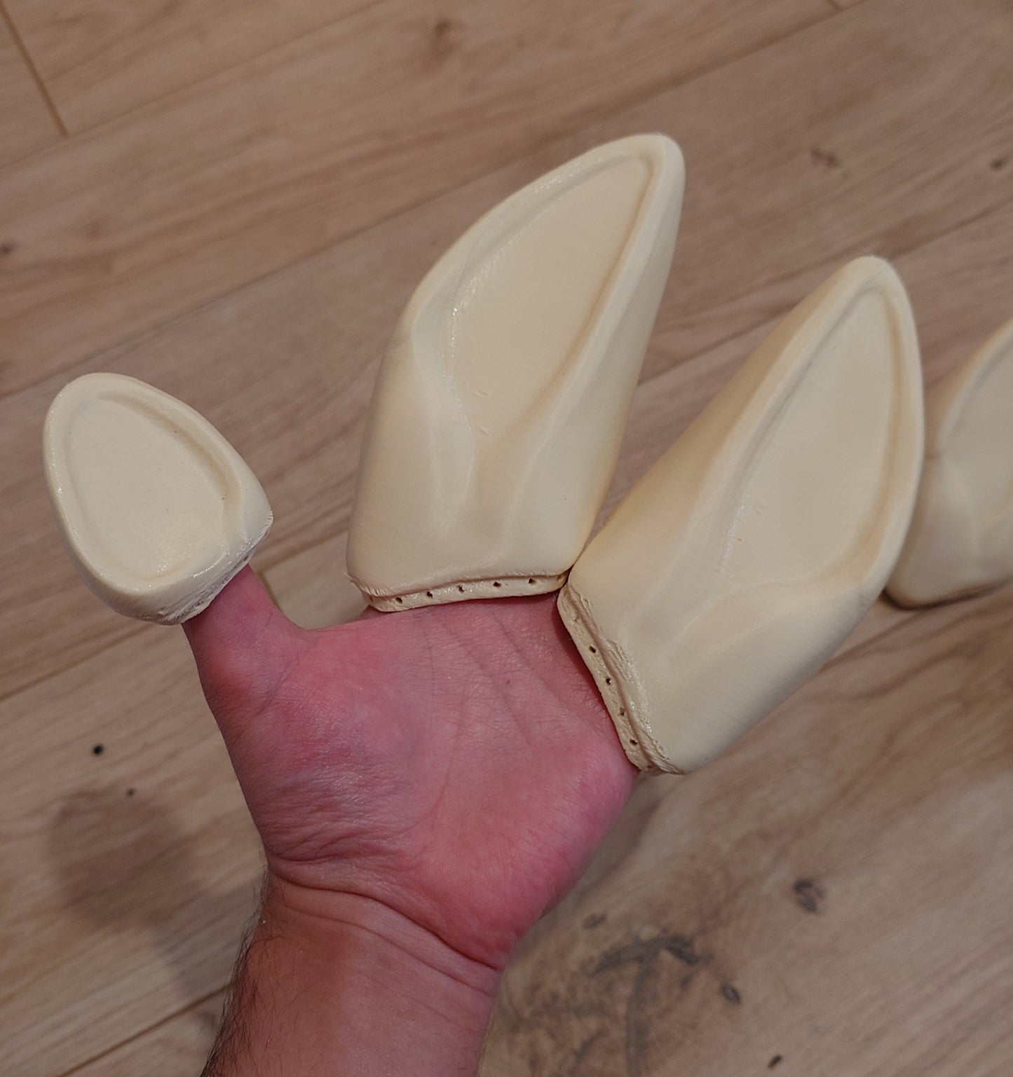 Discounted large deer/ungulate hand hooves
